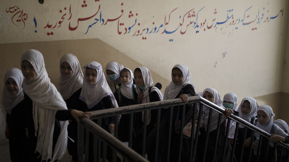 Taliban Sebut Anak Perempuan Dapat Kembali Bersekolah Setelah Lingkungan Aman